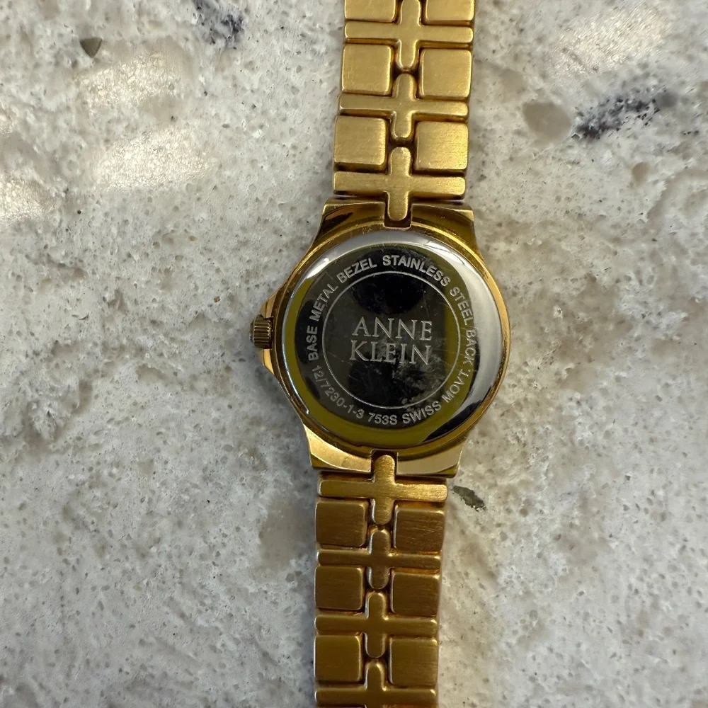 Pre-Owned‎ Anne Klein Diamond Swiss Watch Ladies stainless back